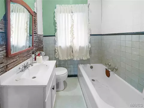 Bath - 310 N Fifth, Hannibal, MO 63401 photo 1 of 3
