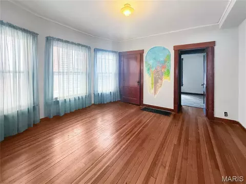 Living - 310 N Fifth, Hannibal, MO 63401 photo 3 of 5