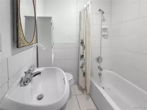 Bath - 310 N Fifth, Hannibal, MO 63401 photo 2 of 3