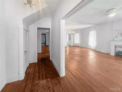 Entry Way - 310 N Fifth, Hannibal, MO 63401 photo 1 of 4