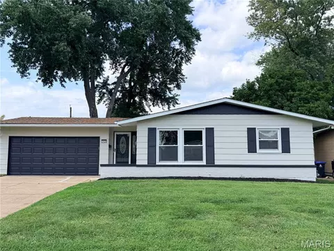 2125 Crane Dr, Florissant, MO 63031