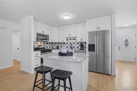 2125 Crane Dr, Florissant, MO 63031