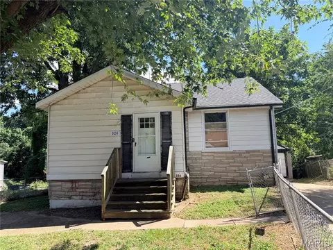 326 Midridge Dr, Saint Louis, MO 63137