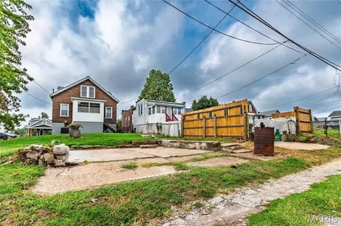 Exterior - 613 Waller Ave, Lemay, MO 63125 photo 6 of 7