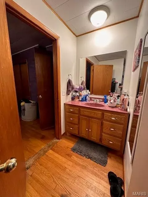 Bath - 123 E 3rd St, Mountain View, MO 65548 photo 1 of 2
