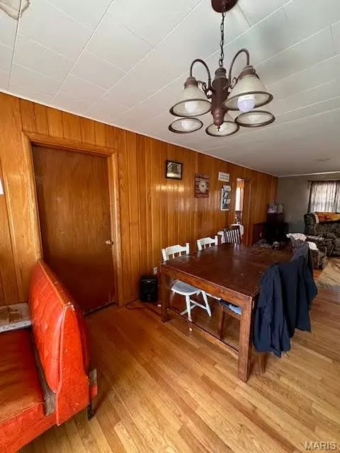 Dining - 123 E 3rd St, Mountain View, MO 65548 photo 1 of 2