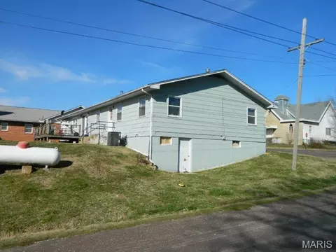 Exterior - 123 E 3rd St, Mountain View, MO 65548 photo 2 of 4