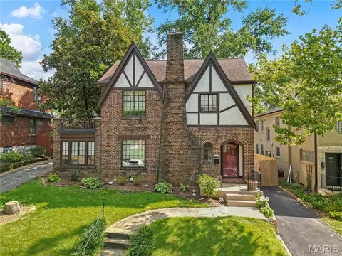 7614 Delmar Blvd, University City, MO 63130