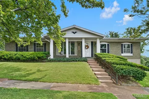 3434 Laura Ln, Saint Louis, MO 63125