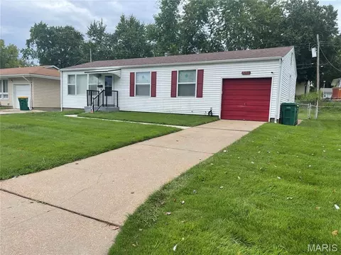 611 Marshfield Dr, Saint Louis, MO 63137