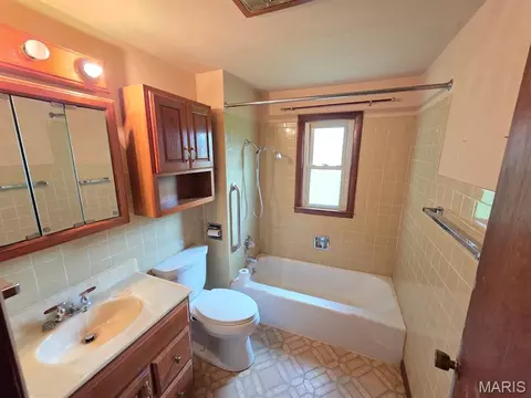 Bath - 25438 Main St, Durham, MO 63438 photo 1 of 2
