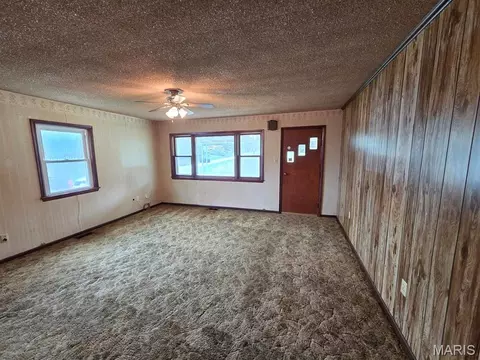 Living - 25438 Main St, Durham, MO 63438 photo 6 of 8