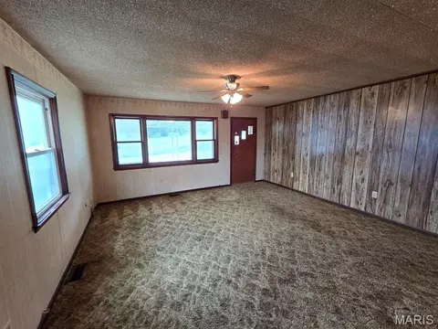 Living - 25438 Main St, Durham, MO 63438 photo 5 of 8