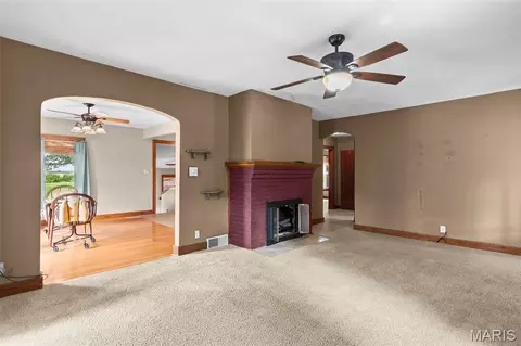 Living - 25159 E County Line Rd, Waggoner, IL 62572 photo 2 of 4