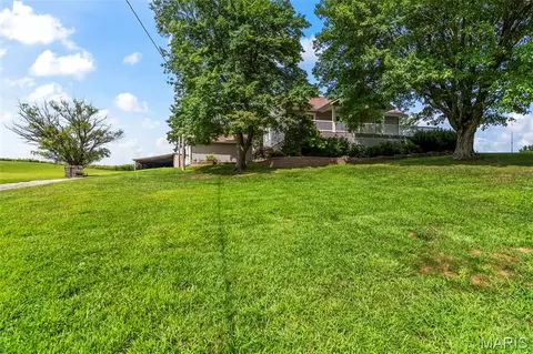 Exterior - 25159 E County Line Rd, Waggoner, IL 62572 photo 6 of 13