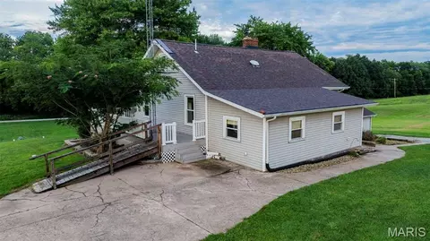 Other - 25159 E County Line Rd, Waggoner, IL 62572 photo 2 of 23
