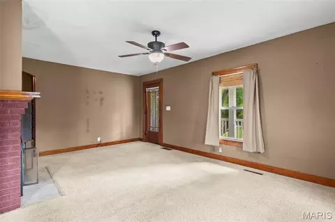 Living - 25159 E County Line Rd, Waggoner, IL 62572 photo 3 of 4