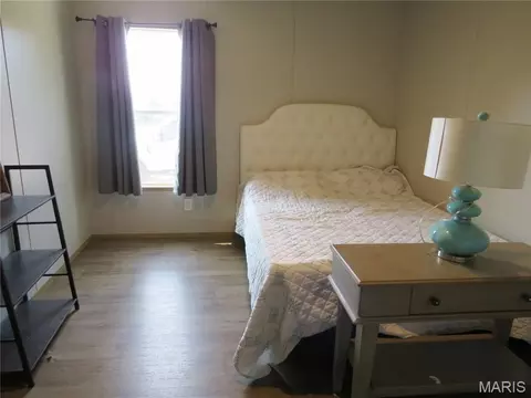 Bedroom - 1917 Highway Nn, Hermann, MO 65041 photo 5 of 8