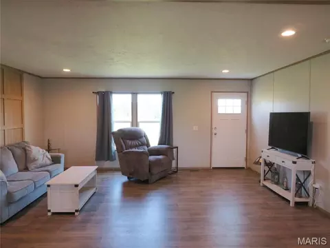 Living - 1917 Highway Nn, Hermann, MO 65041 photo 3 of 6