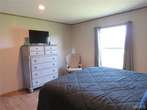 Bedroom - 1917 Highway Nn, Hermann, MO 65041 photo 2 of 8