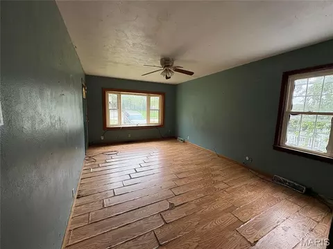 Living - 419 N Shawnee Blvd, Jackson, MO 63755 photo 1 of 2