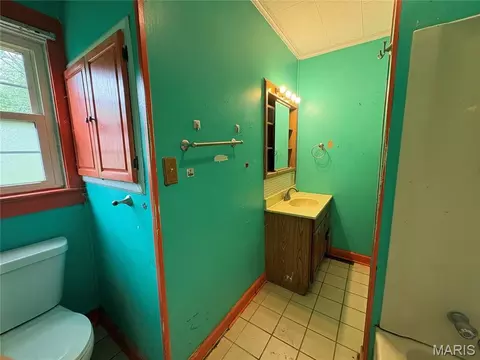 Bath - 419 N Shawnee Blvd, Jackson, MO 63755 photo 2 of 2