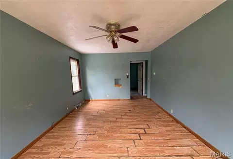 Living - 419 N Shawnee Blvd, Jackson, MO 63755 photo 2 of 2