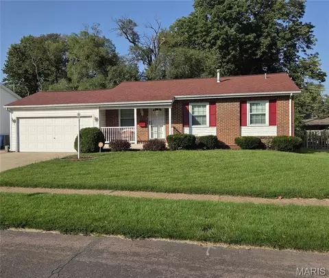 1095 Thompson Dr, Florissant, MO 63031
