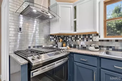 Kitchen - 9901 Chiles Ct, Saint Louis, MO 63126 photo 3 of 4