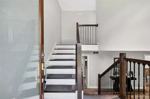 Entry Way - 9901 Chiles Ct, Saint Louis, MO 63126 photo 2 of 3