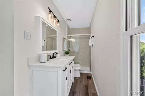 Bath - 9901 Chiles Ct, Saint Louis, MO 63126 photo 3 of 3