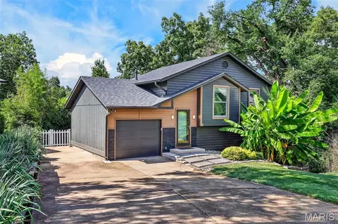 9901 Chiles Ct, Saint Louis, MO 63126