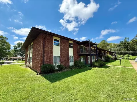 7601 Hazelcrest Dr #E, Hazelwood, MO 63042