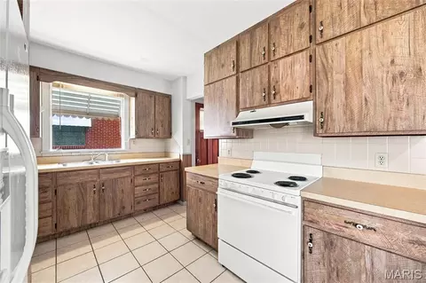 Kitchen - 413 W 9th St, Hermann, MO 65041 photo 3 of 4