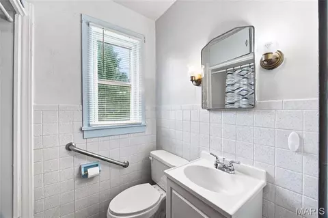 Bath - 413 W 9th St, Hermann, MO 65041 photo 2 of 2