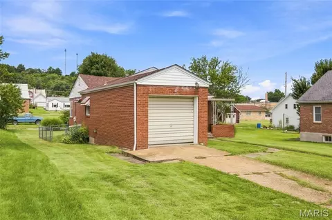 Exterior - 413 W 9th St, Hermann, MO 65041 photo 1 of 6