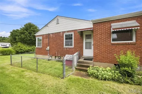 Exterior - 413 W 9th St, Hermann, MO 65041 photo 3 of 6