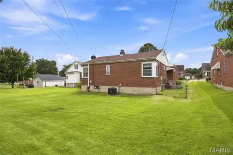 Exterior - 413 W 9th St, Hermann, MO 65041 photo 4 of 6