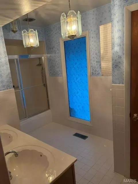 Bath - 216 Slover Ln, Arnold, MO 63010 photo 2 of 3