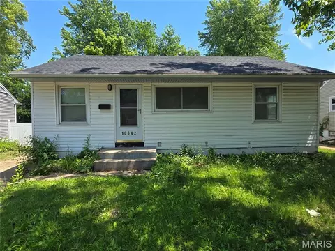 10642 Dunkeld Cir, Saint Louis, MO 63137
