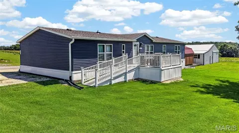 Exterior - 200 Fairview Dr, Winfield, MO 63389 photo 1 of 10