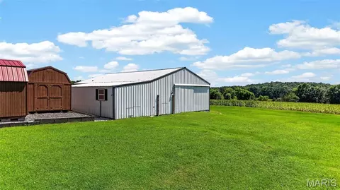 Exterior - 200 Fairview Dr, Winfield, MO 63389 photo 3 of 10
