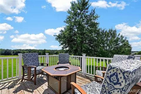 Exterior - 200 Fairview Dr, Winfield, MO 63389 photo 2 of 10