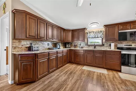 Kitchen - 200 Fairview Dr, Winfield, MO 63389 photo 2 of 3