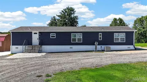 Exterior - 200 Fairview Dr, Winfield, MO 63389 photo 5 of 10