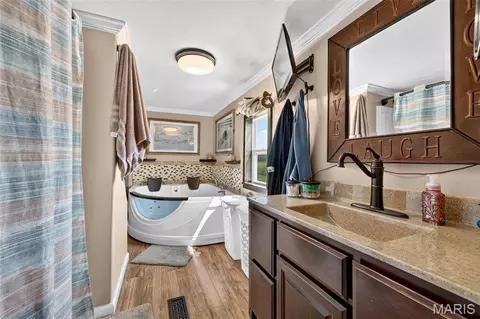 Bath - 200 Fairview Dr, Winfield, MO 63389 photo 1 of 5