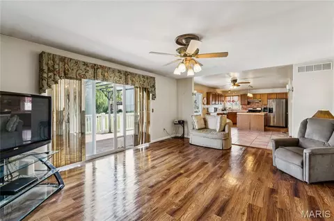 Living - Undisclosed, Florissant, MO 63033 photo 5 of 6