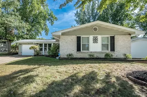 1840 Saint Anthony Ln, Florissant, MO 63033