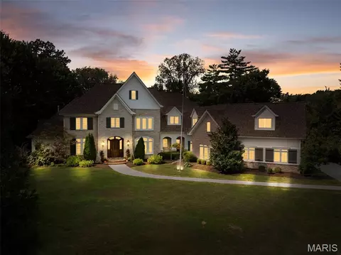 2457 Town And Country Ln, Saint Louis, MO 63131