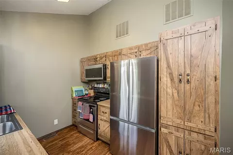 Kitchen - 415 Lilac Ln, Saint Clair, MO 63077 photo 2 of 4